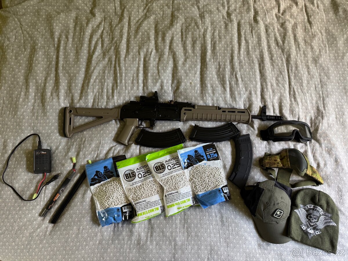 AK-47 Zhukov + vybavení na airsoft.