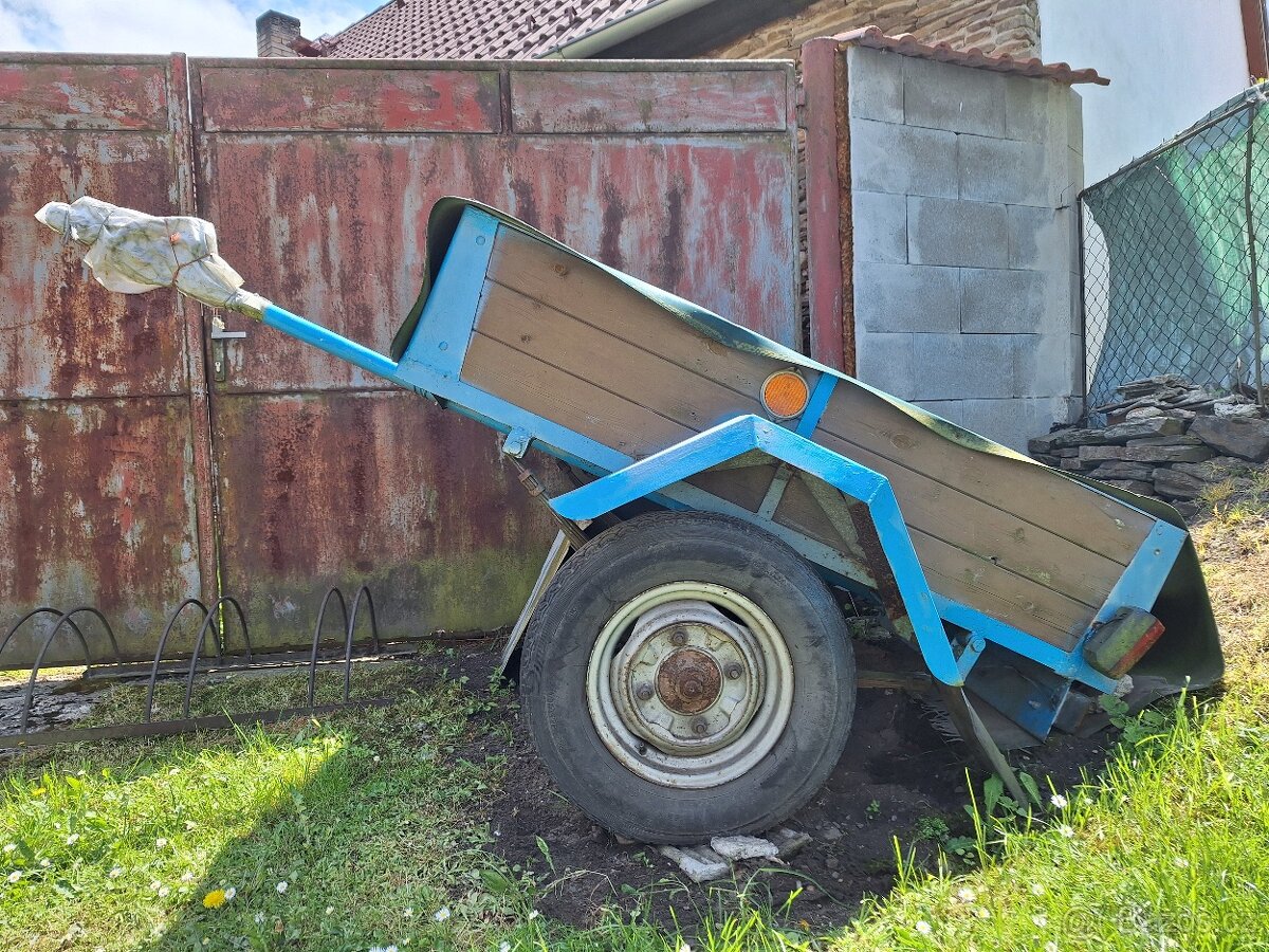 Přívěsný vozík