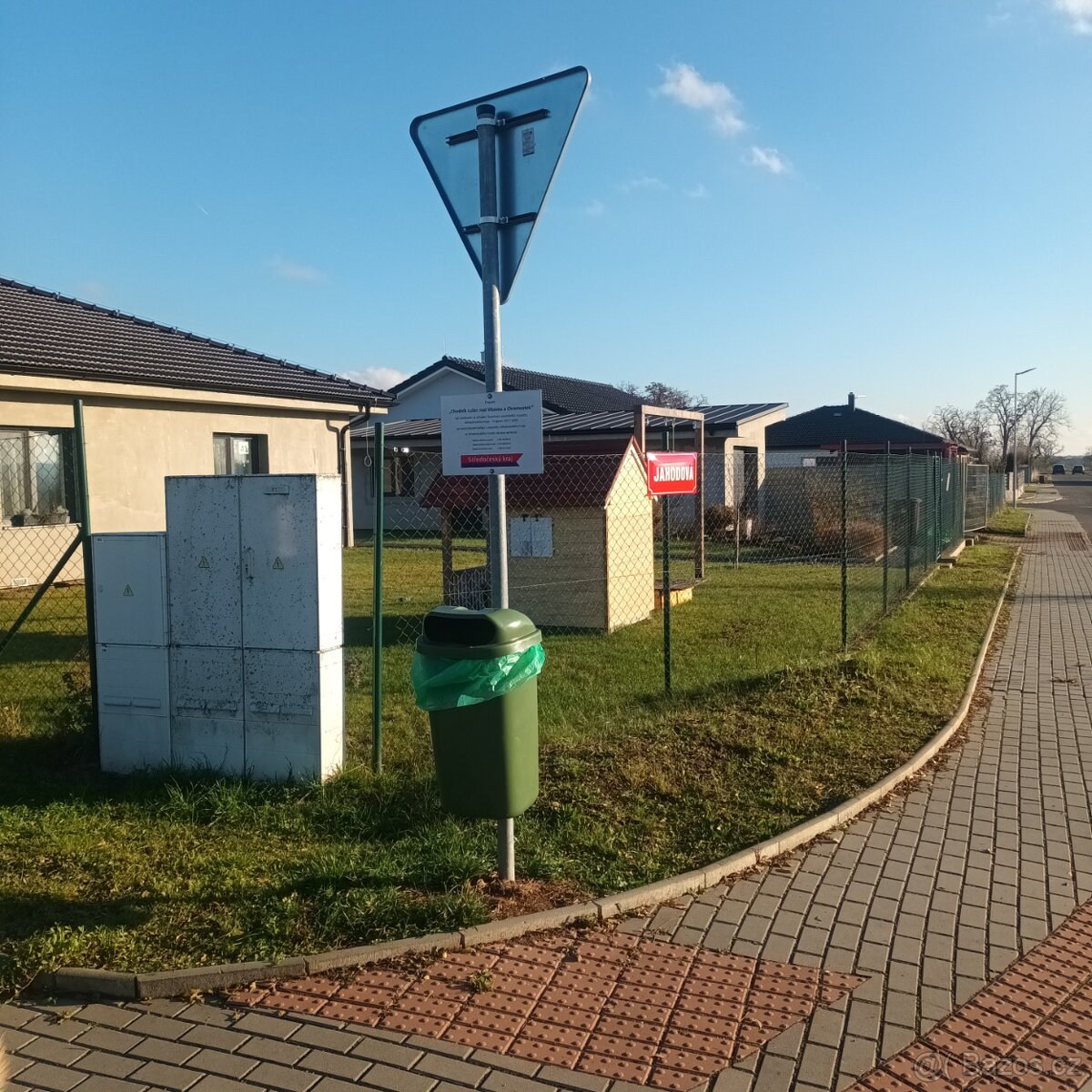 Stavební pozemky u Mělníka  25 km od Prahy
