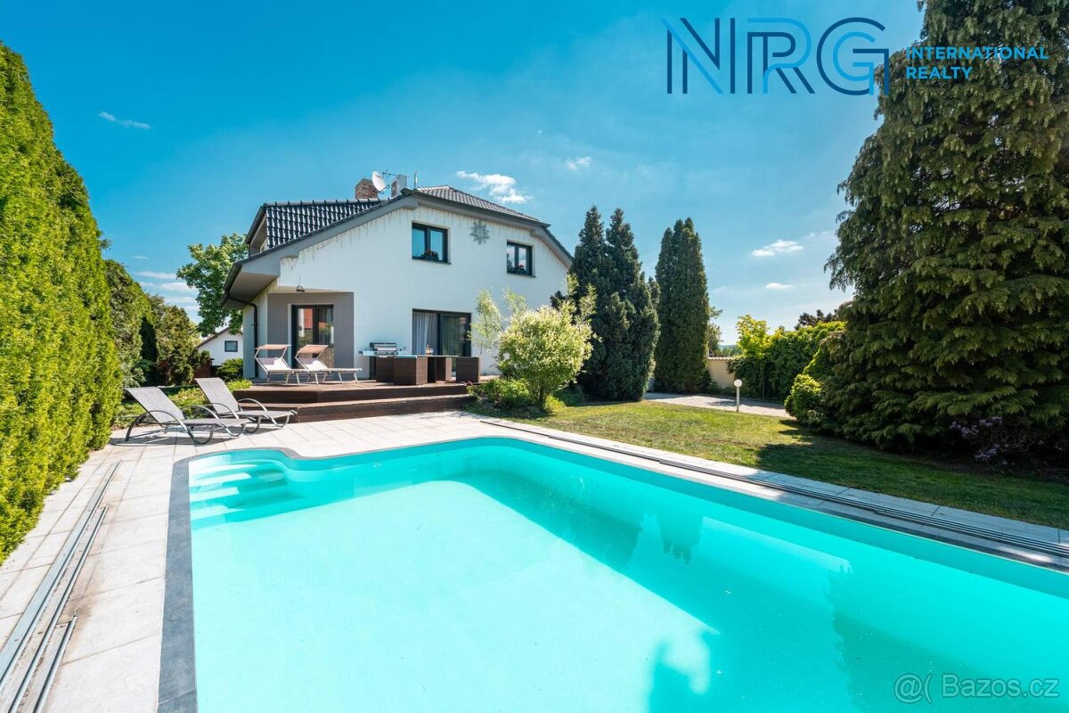 Prodej rodinného domu 5 + kk, 902 m2, Dobříš,