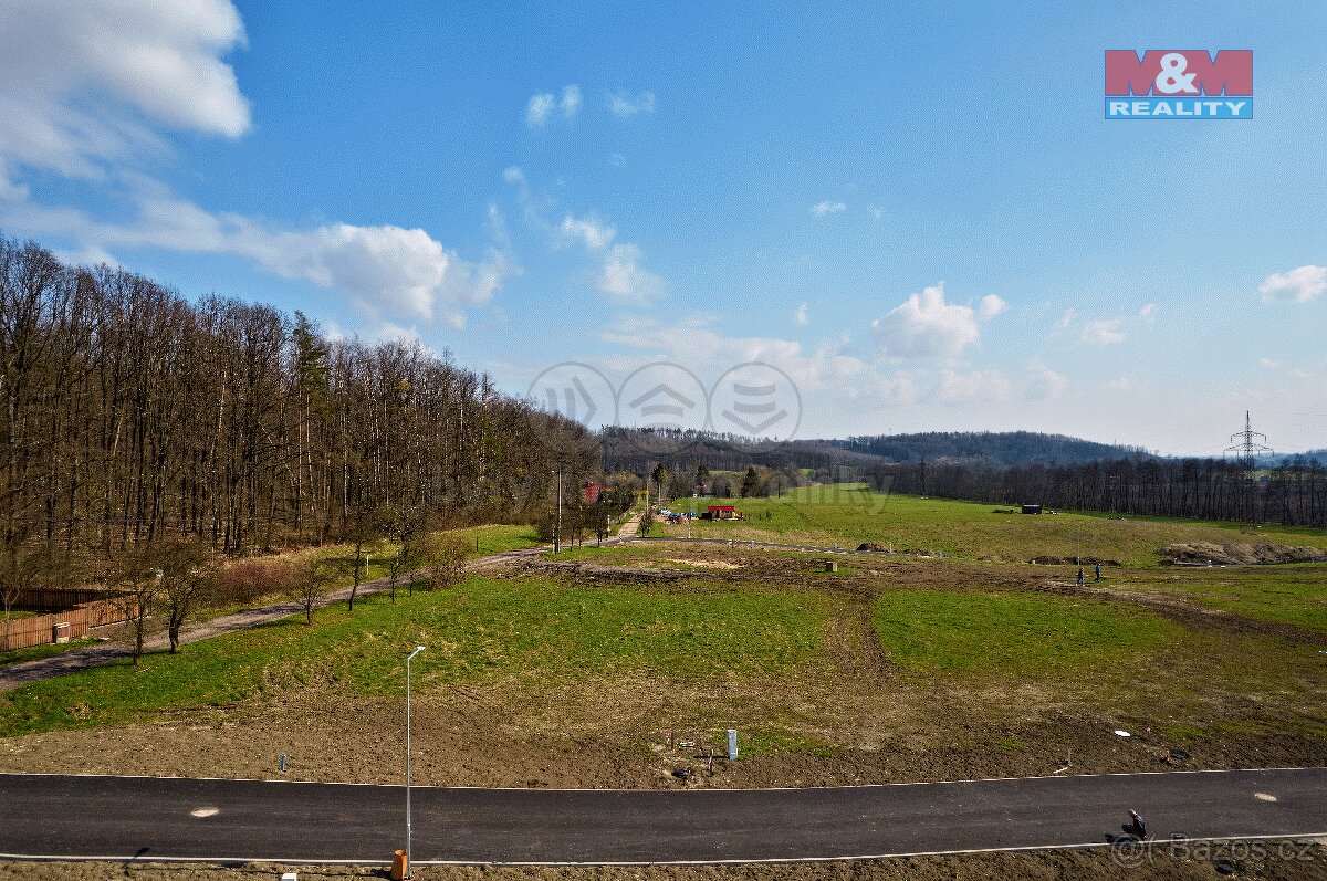 Prodej zasíťovaného pozemku 962m2 v Lanžově