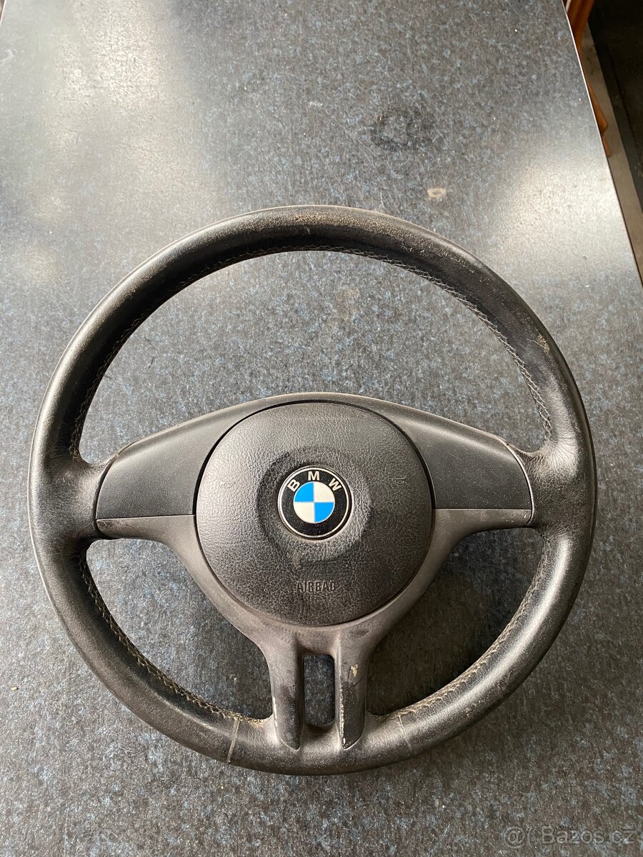 Třiramenný volant BMW e46