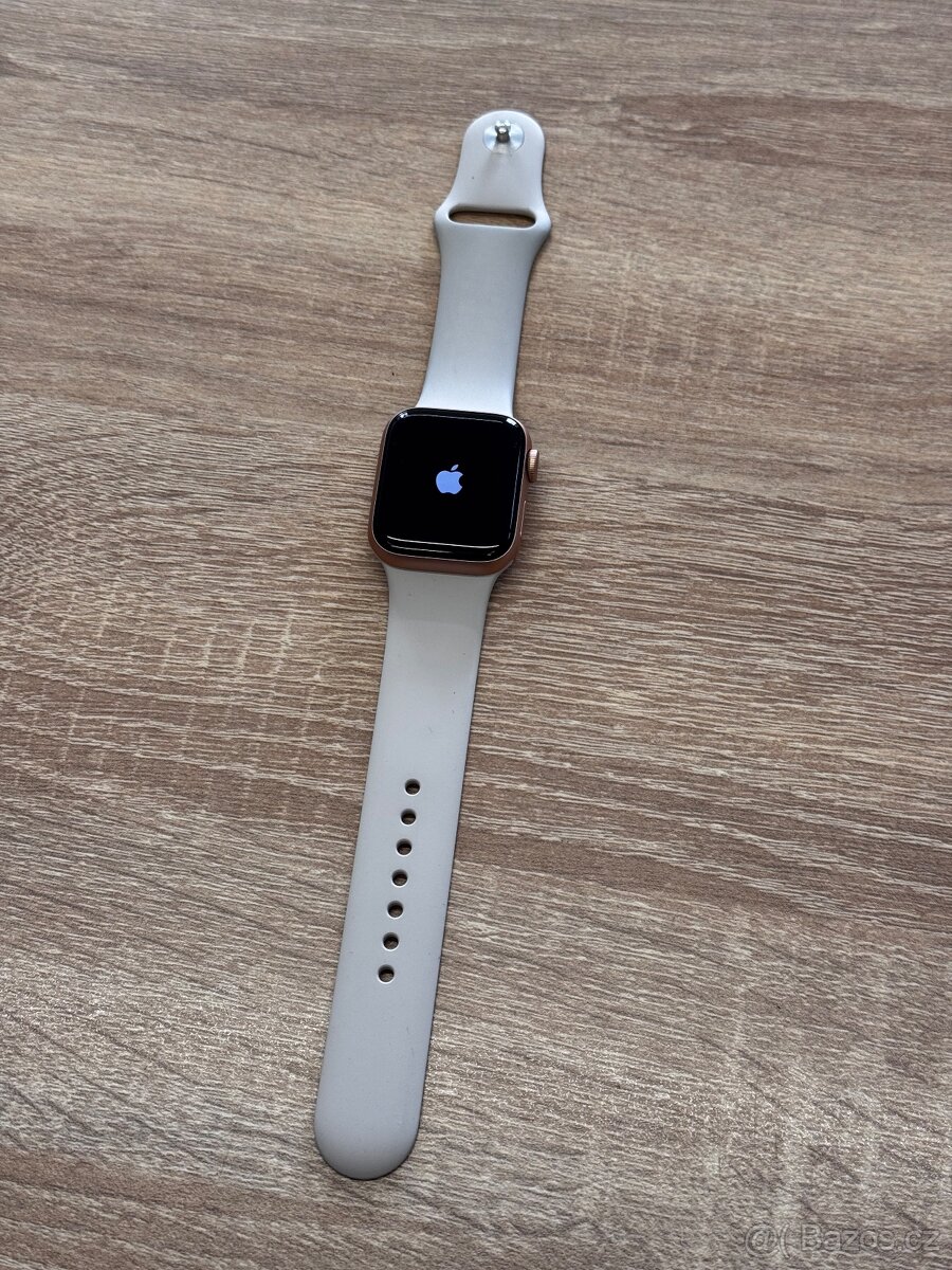 Apple Watch SE 40mm (baterie 100%)