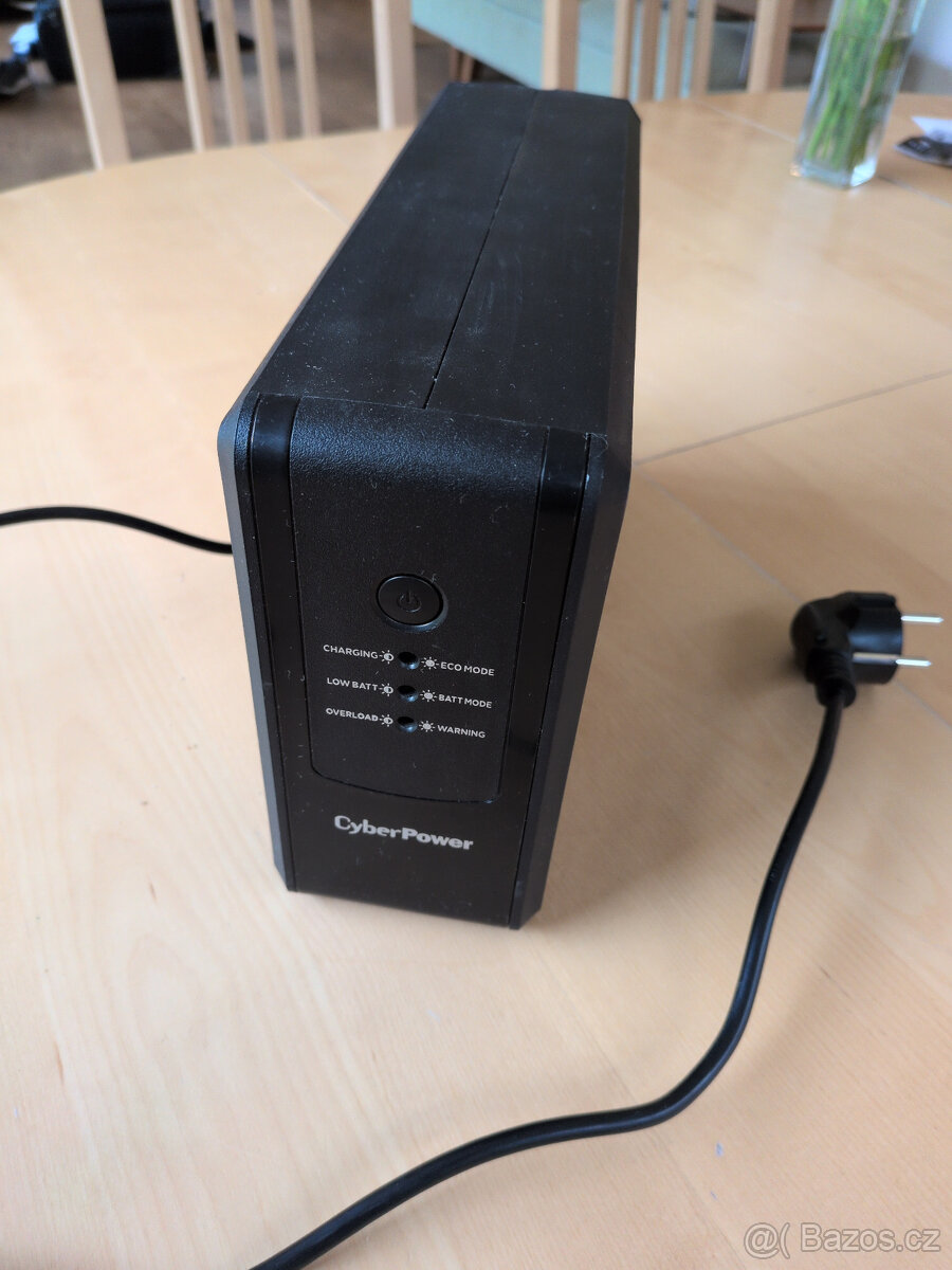 Záložní zdroj CyberPower UT650EG
