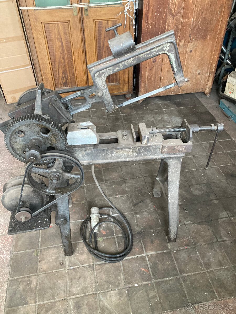 Historická elektrická pila na železo