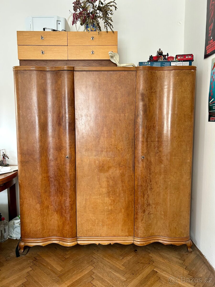 Art Deco skříň