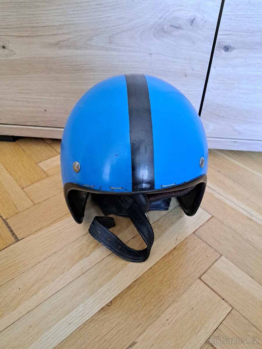Přilba na veterána, retro přilba- KOVONA KARVINÁ č. 2