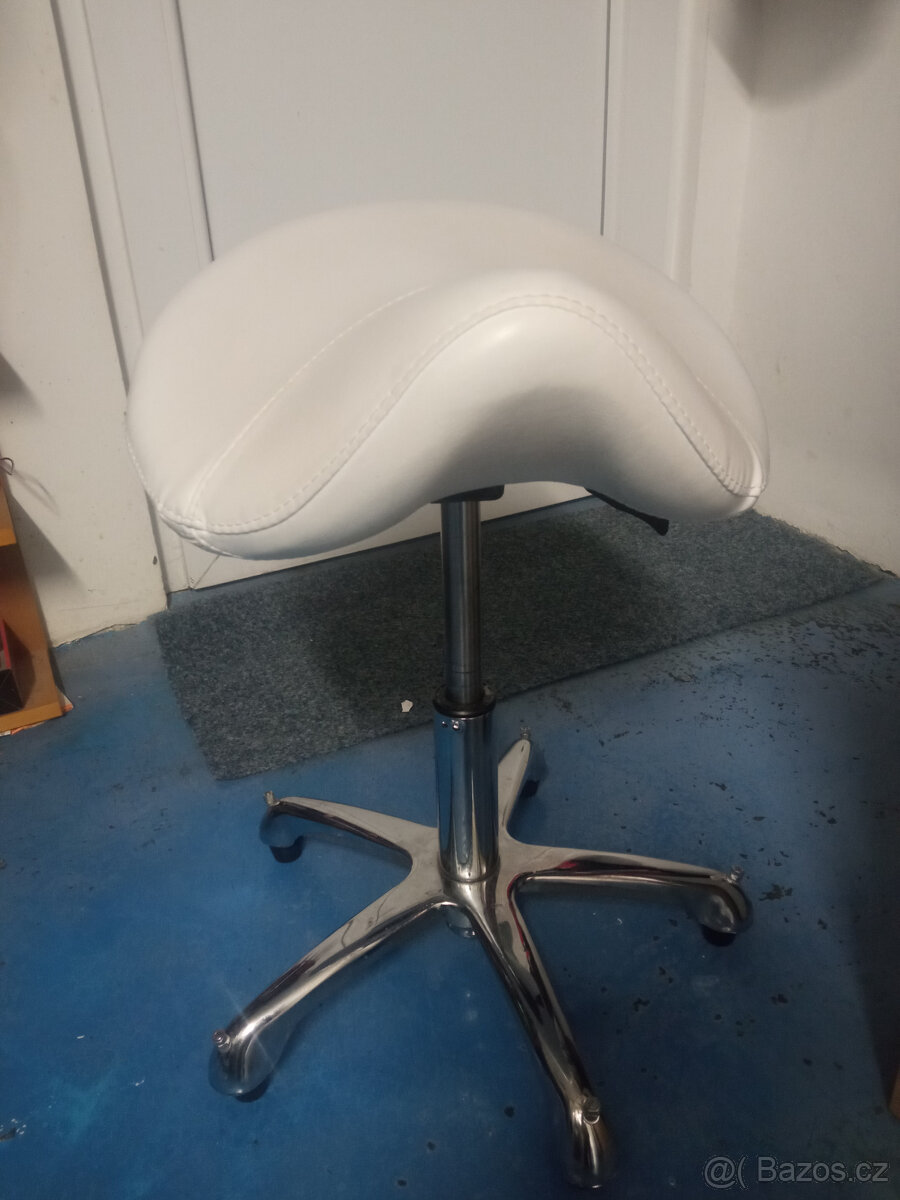 Taburet - sedlo ergonomický tvar