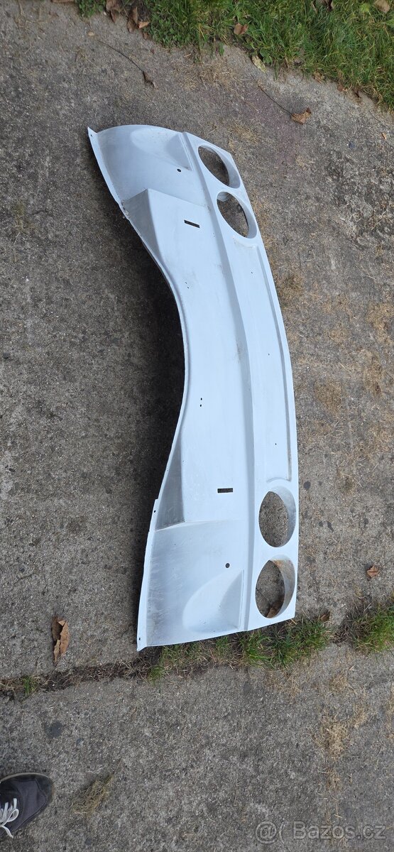 Tatra 613 Chroka - přední čelo