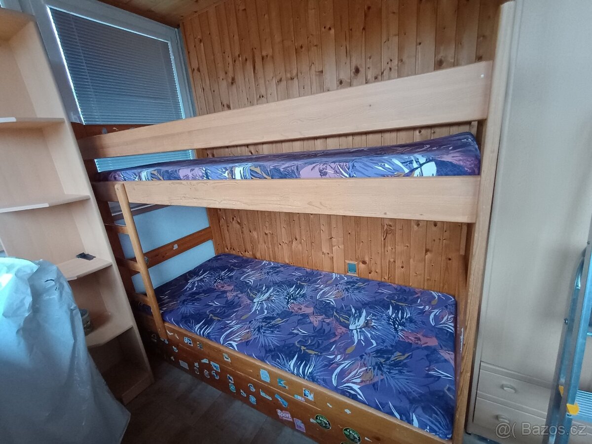 Dětská dvoupatrová postel