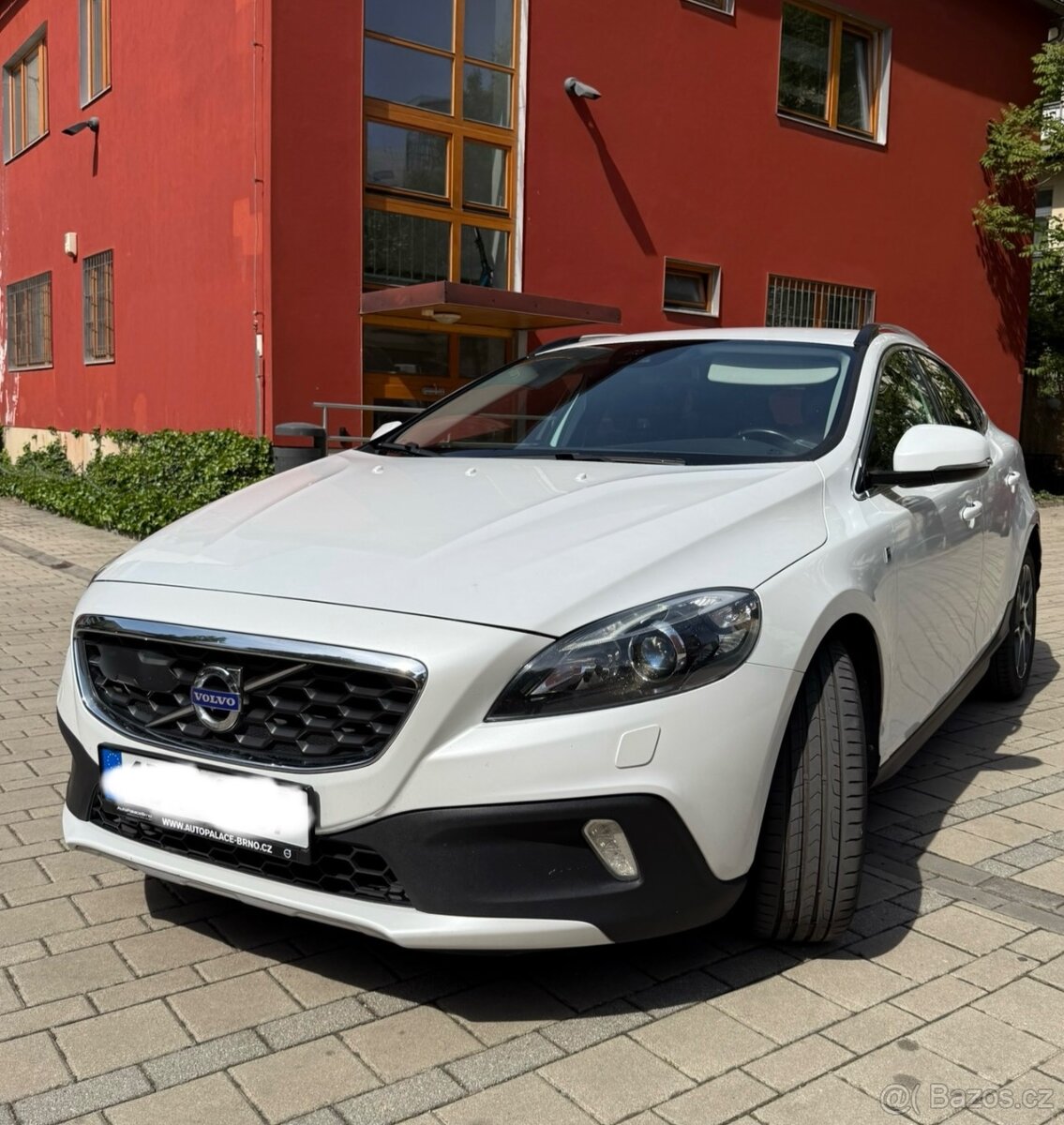 Volvo V40 Cross Country D4 140kw DPH Plna vybava