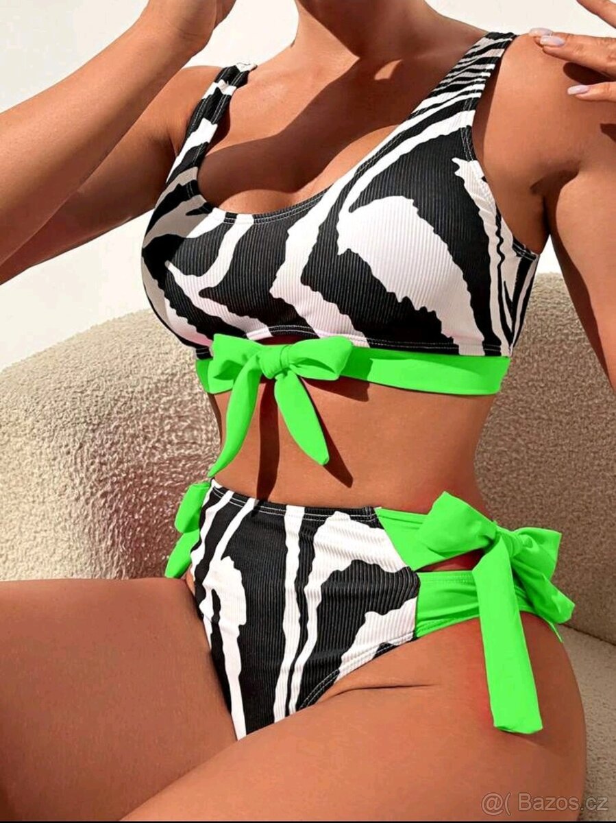 Dámské černobílé plavky s zeleným vázáním