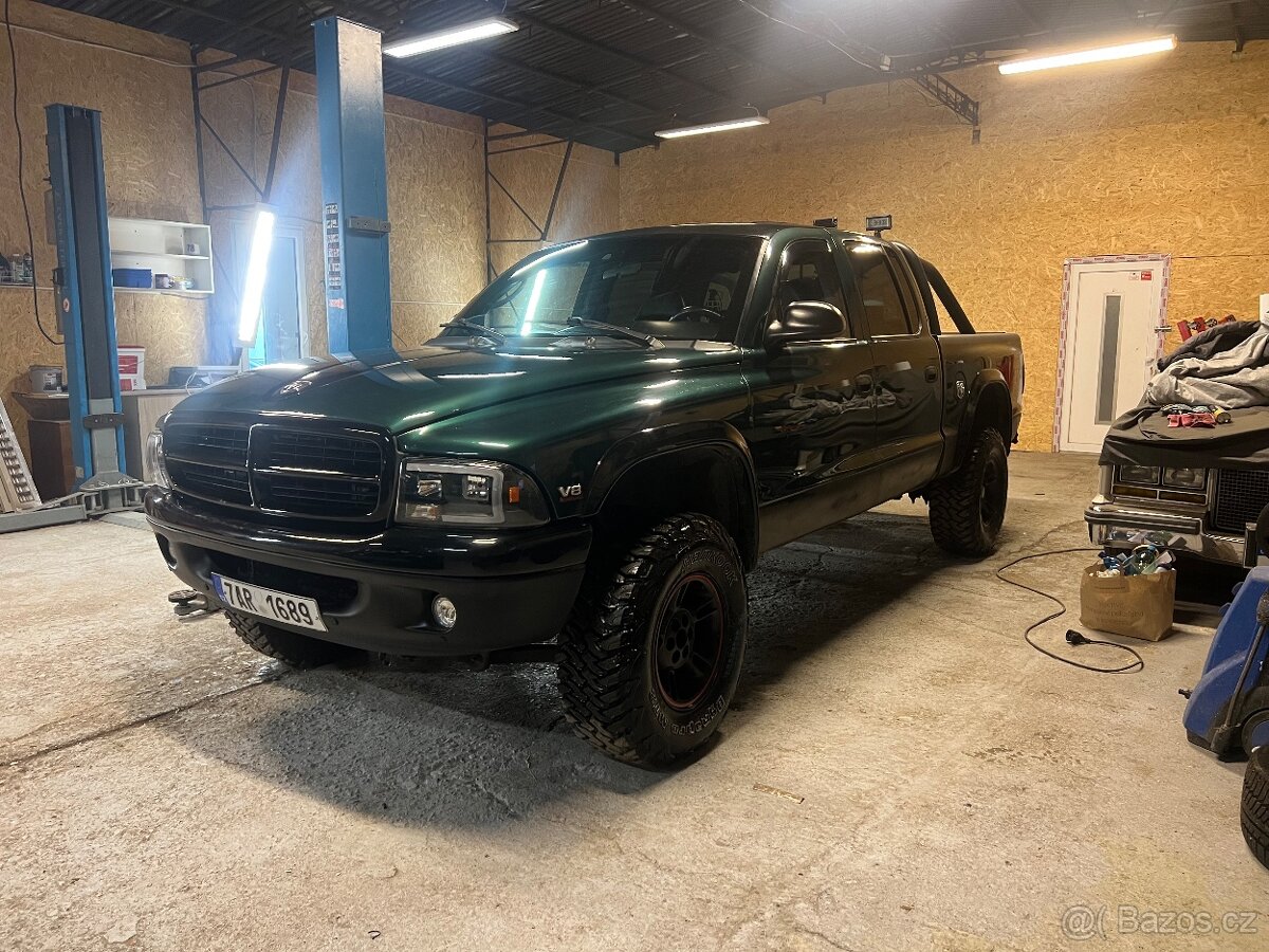 Dodge DAKOTA Quad Cab 4x4 aut. V8, 6míst