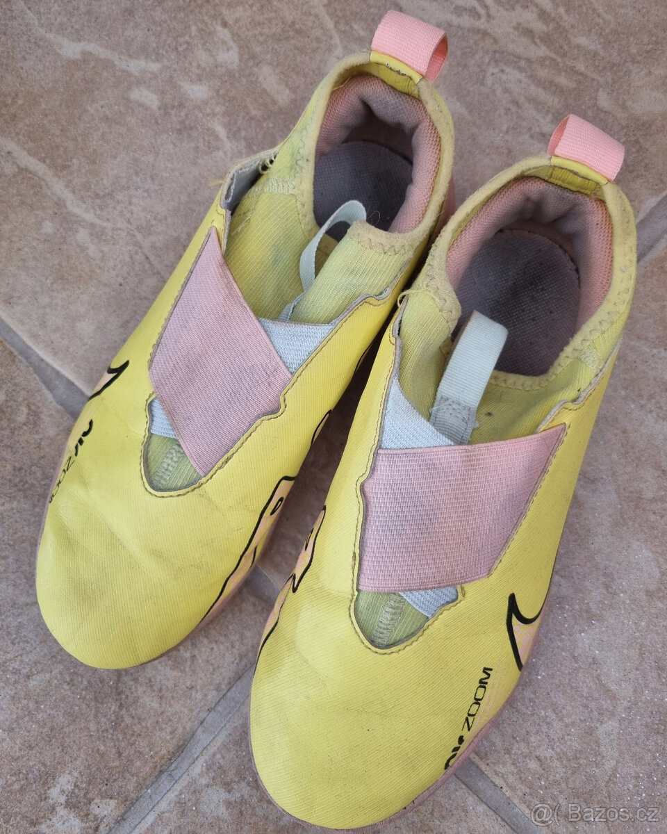 Sálovky kopačky tenisky NIKE Air vel 36,5