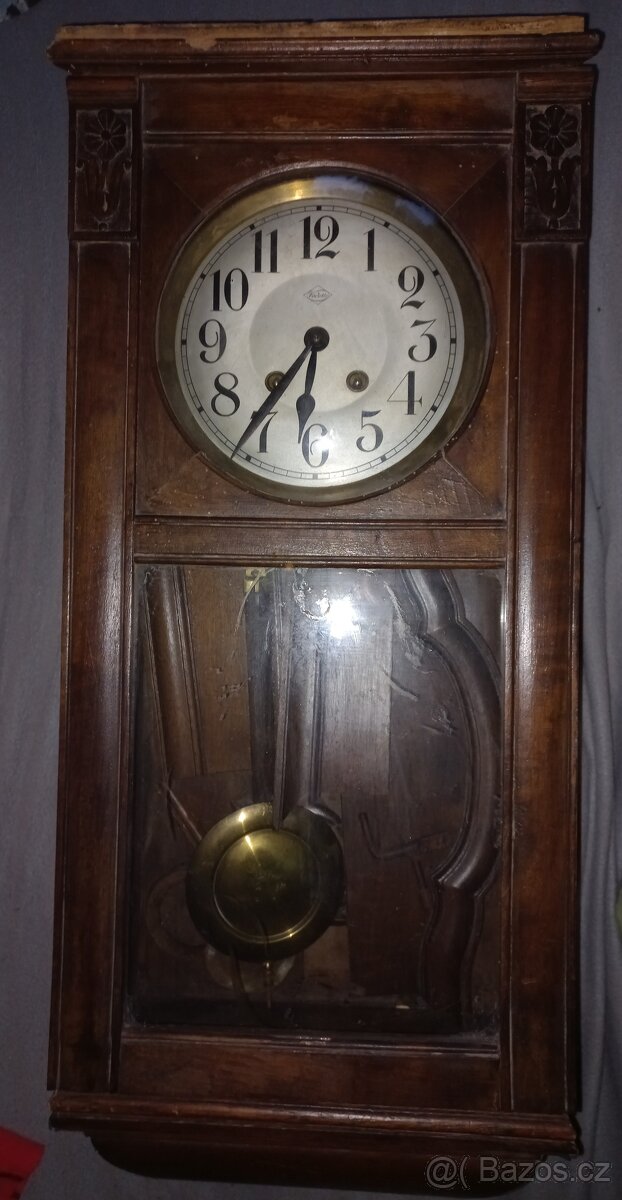 Hodiny nástěnné kyvadlové