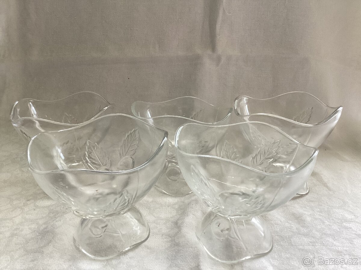 Skleněné poháry na zmrzlinu