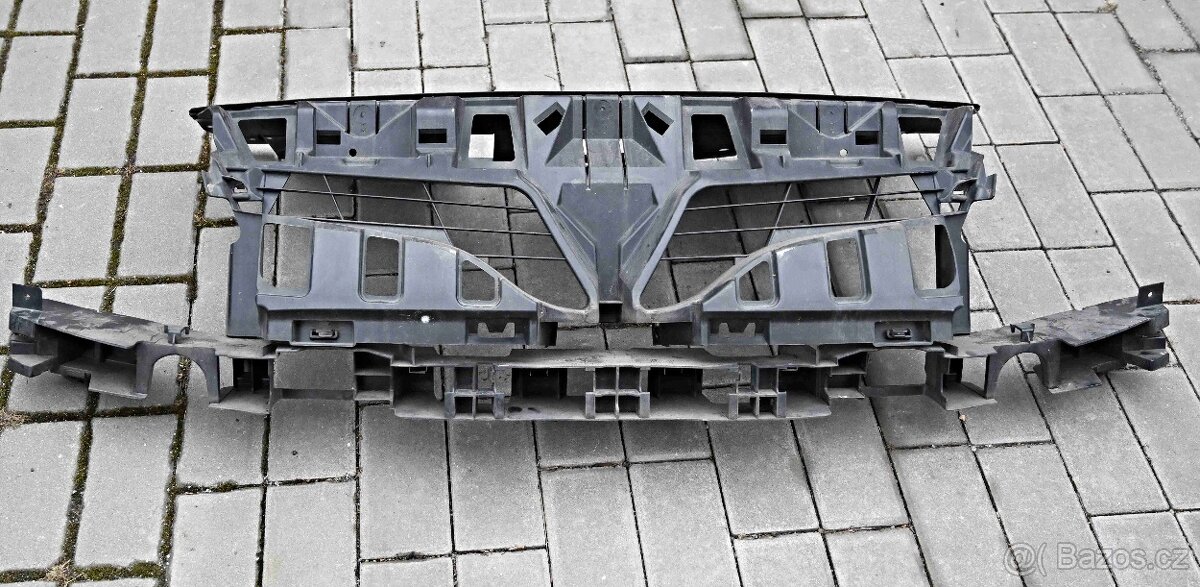 Přední plastové části na Renault Scenic III (2013)
