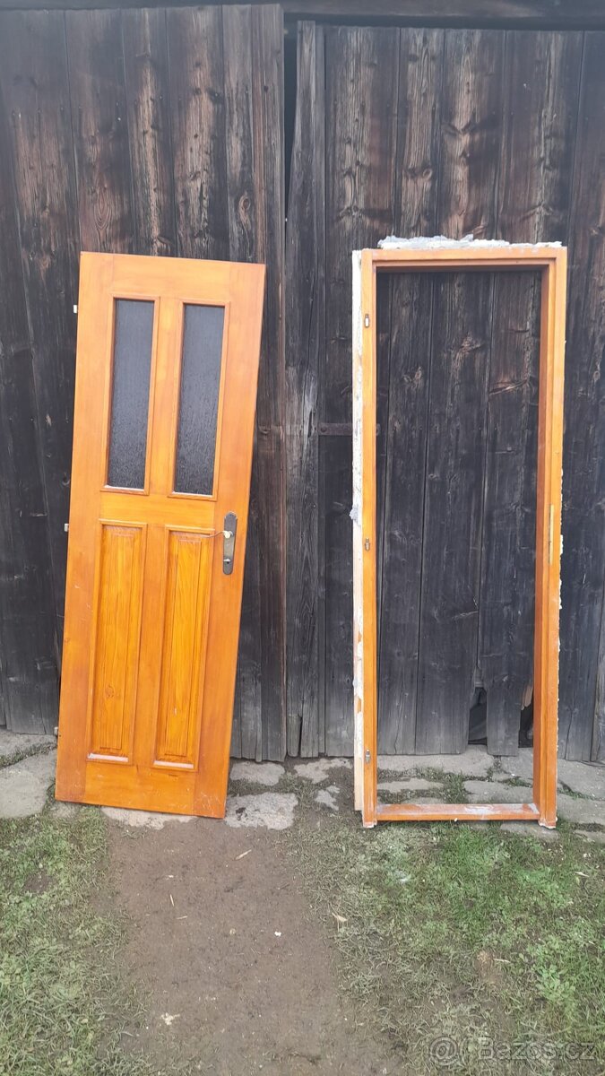 Dřevěné dveře se zárubněmi, 60, levé