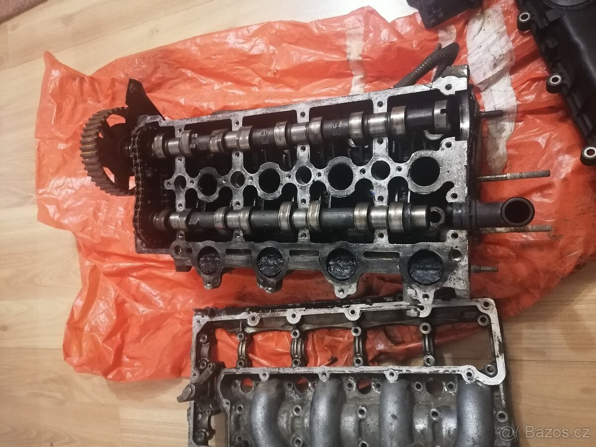 Hlava válce motoru a kryt valce 2,2 hdi Peugeot a Citroën