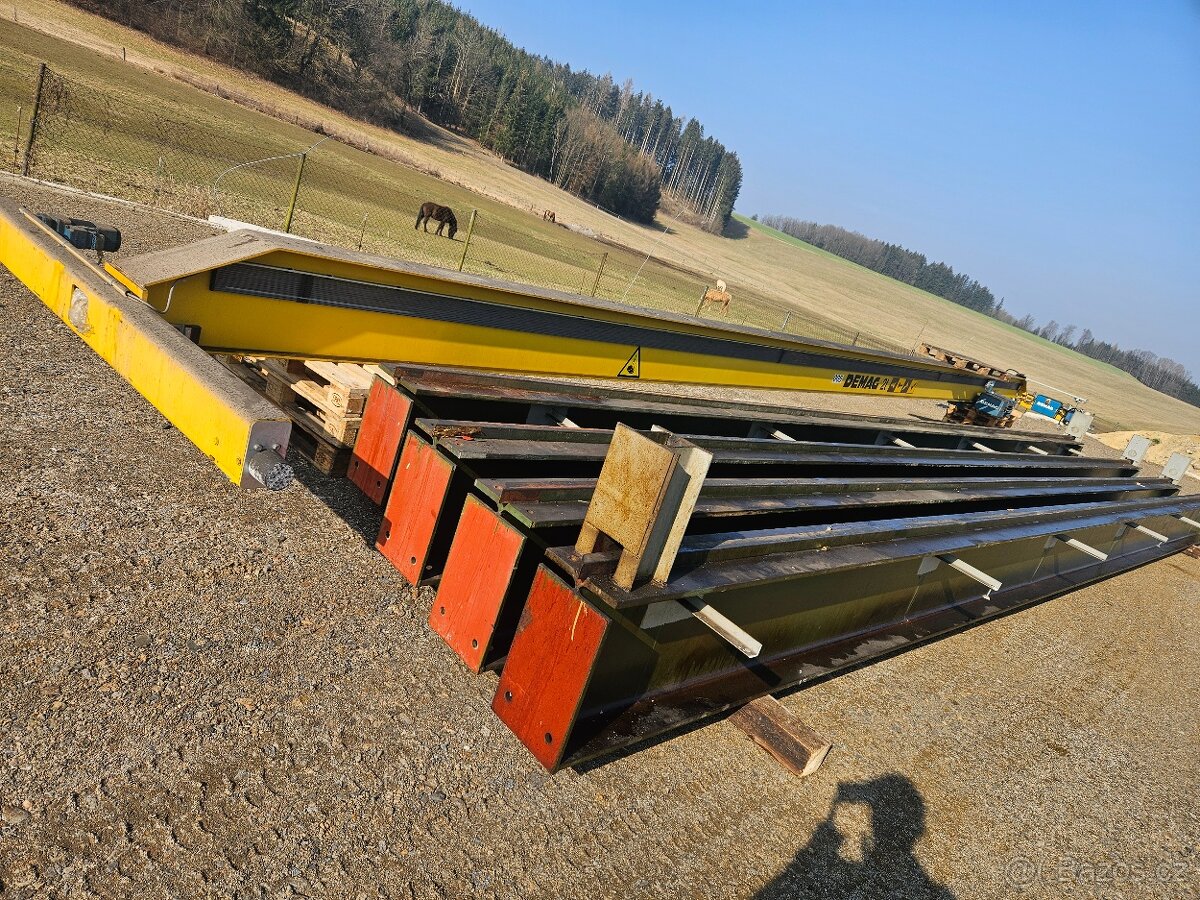 Mostový - portálový jeřáb DEMAG 2000 kg + dráha