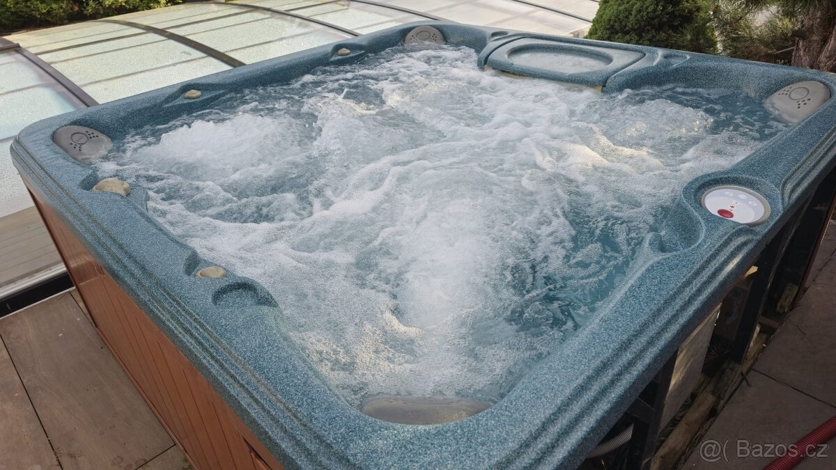 Kanadská vířivka Sundance Spa