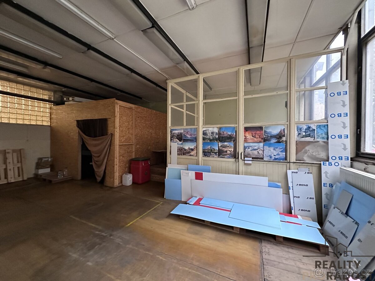 Pronájem skladu - dílny o výměře 138m2 v Adamově u Blanska -