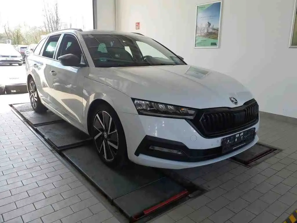 Škoda Octavia sport TDI 85kw manuál/LED/virtual/klima/kessy