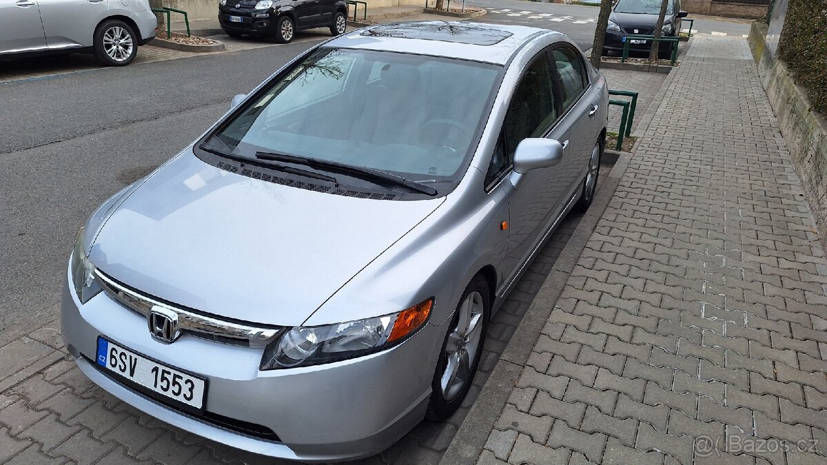 Honda Civic 1.8i Sedan Automat / 52tis.km / Nová STK / Kůže