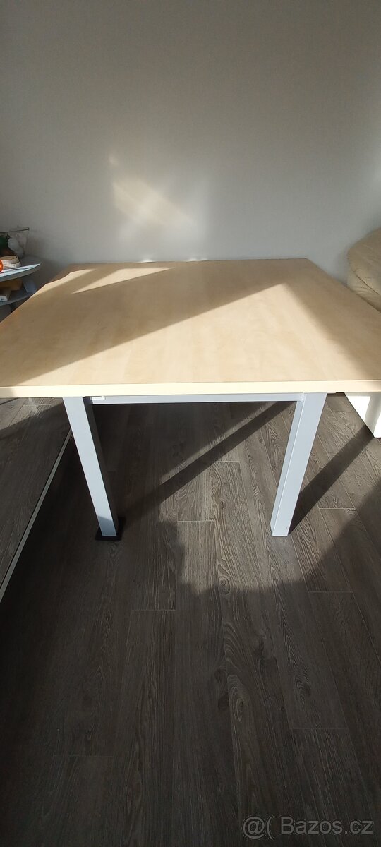 Stúl 150 x 150 + židle 4ks
