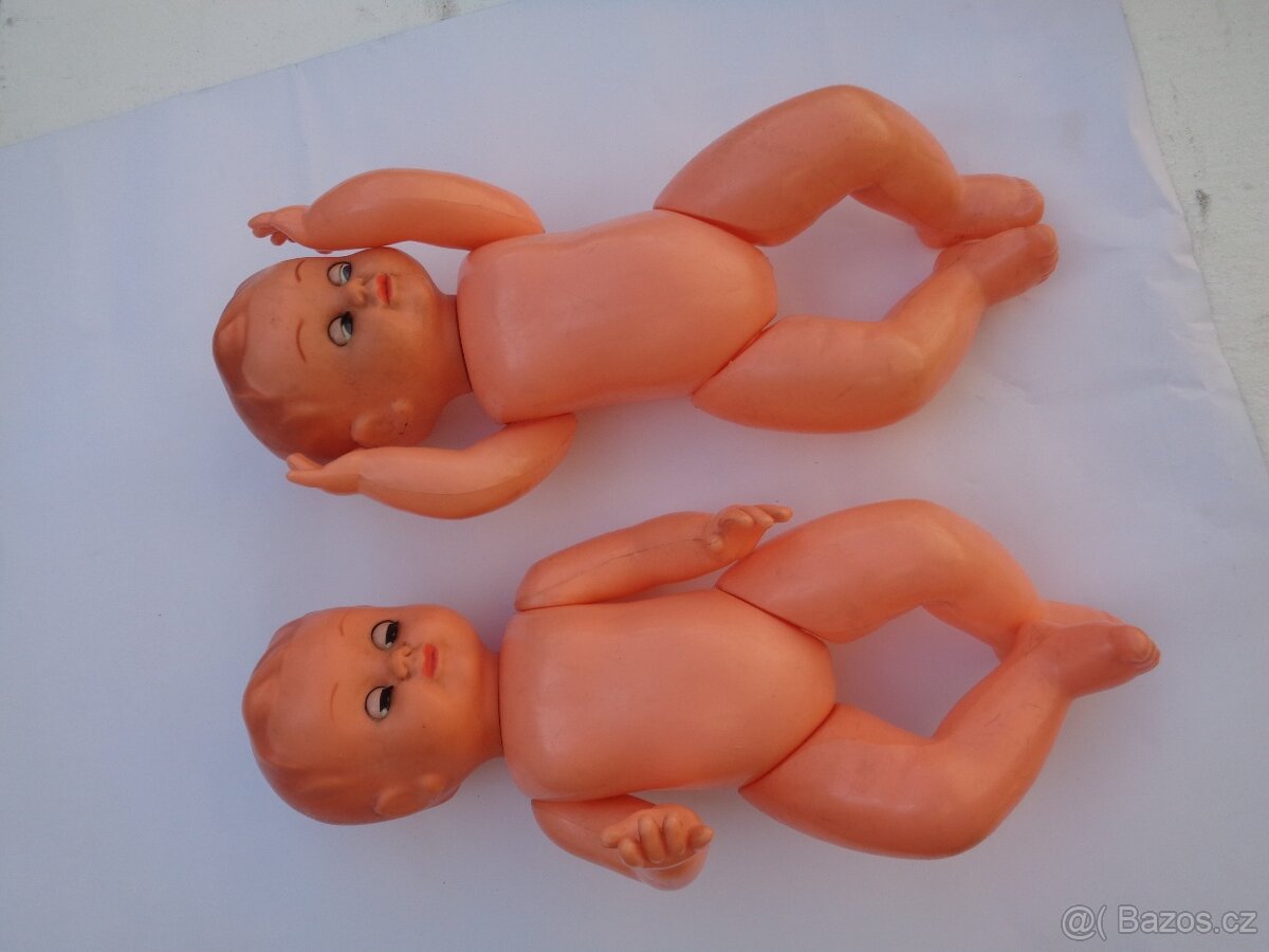 staré panenky mrkačky a kočárky na panenky