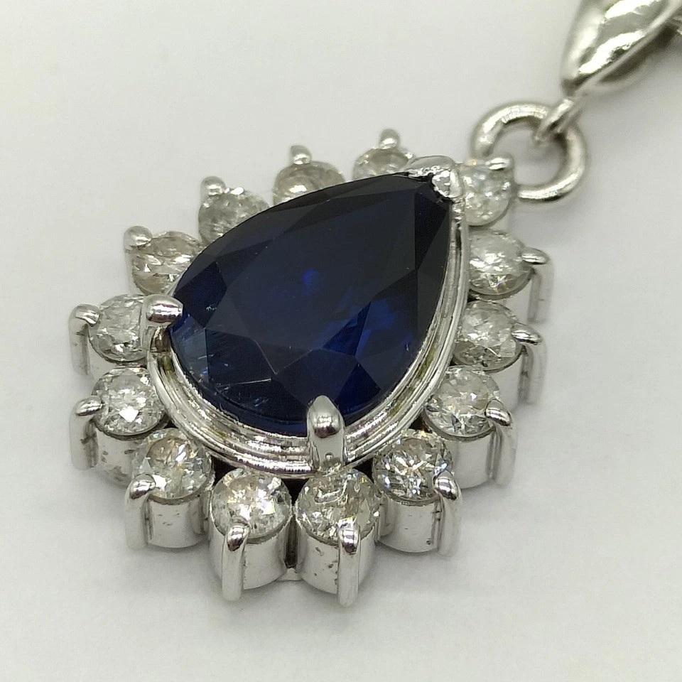 LUXUSNÍ PLATINOVÝ DIAMANTOVÝ PŘÍVĚS SE SAFÍREM