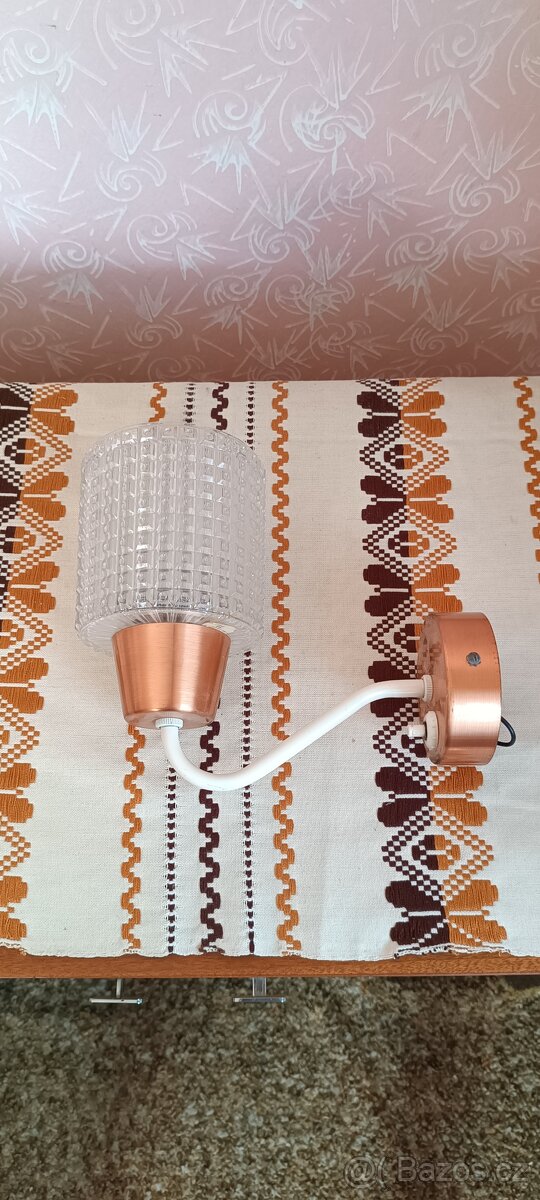 Noční lampička na zeď – vintage 60. léta