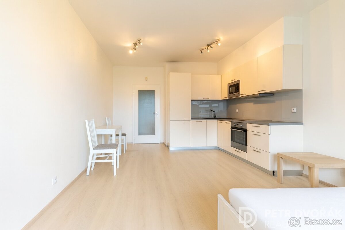 Prodej bytu 1+kk 32 m², Hlučkova, Praha 9 - Letňany