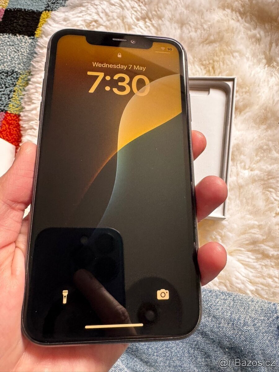 Apple iPhone 11 – 64 GB, černý, TOP stav, nová baterie TOP