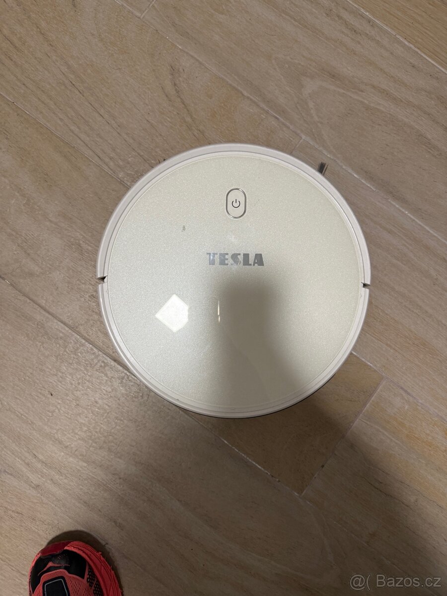 Tesla vysavač automaticky