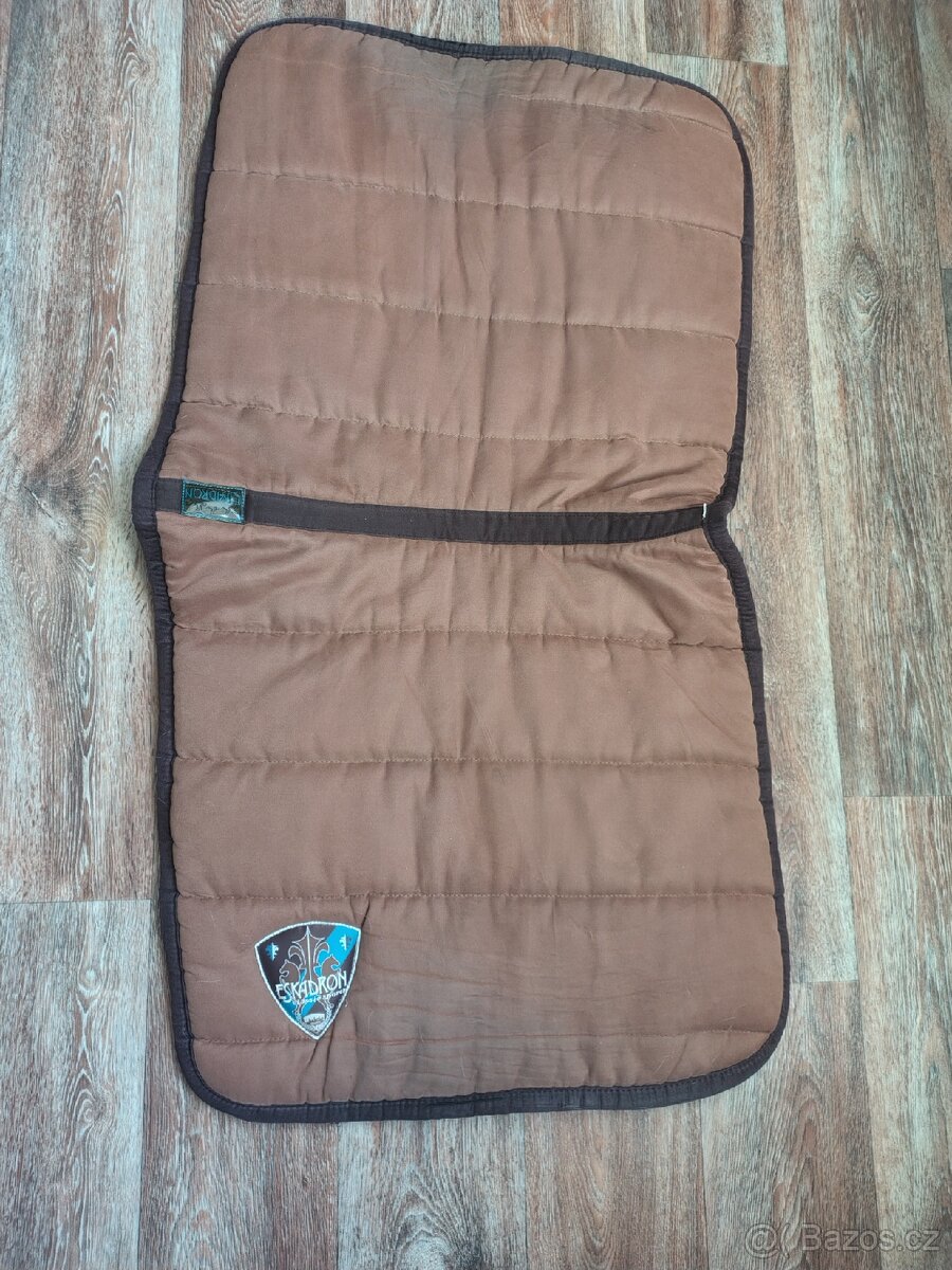 Podsedlová dečka Eskadron