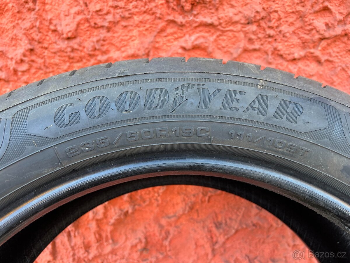 Zánovní letní pneu Goodyear