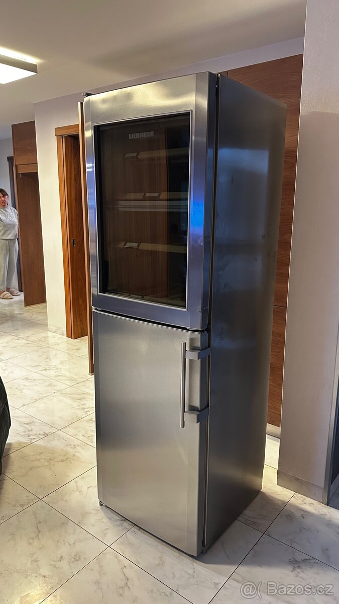 Vinoteka liebherr s mrazakem