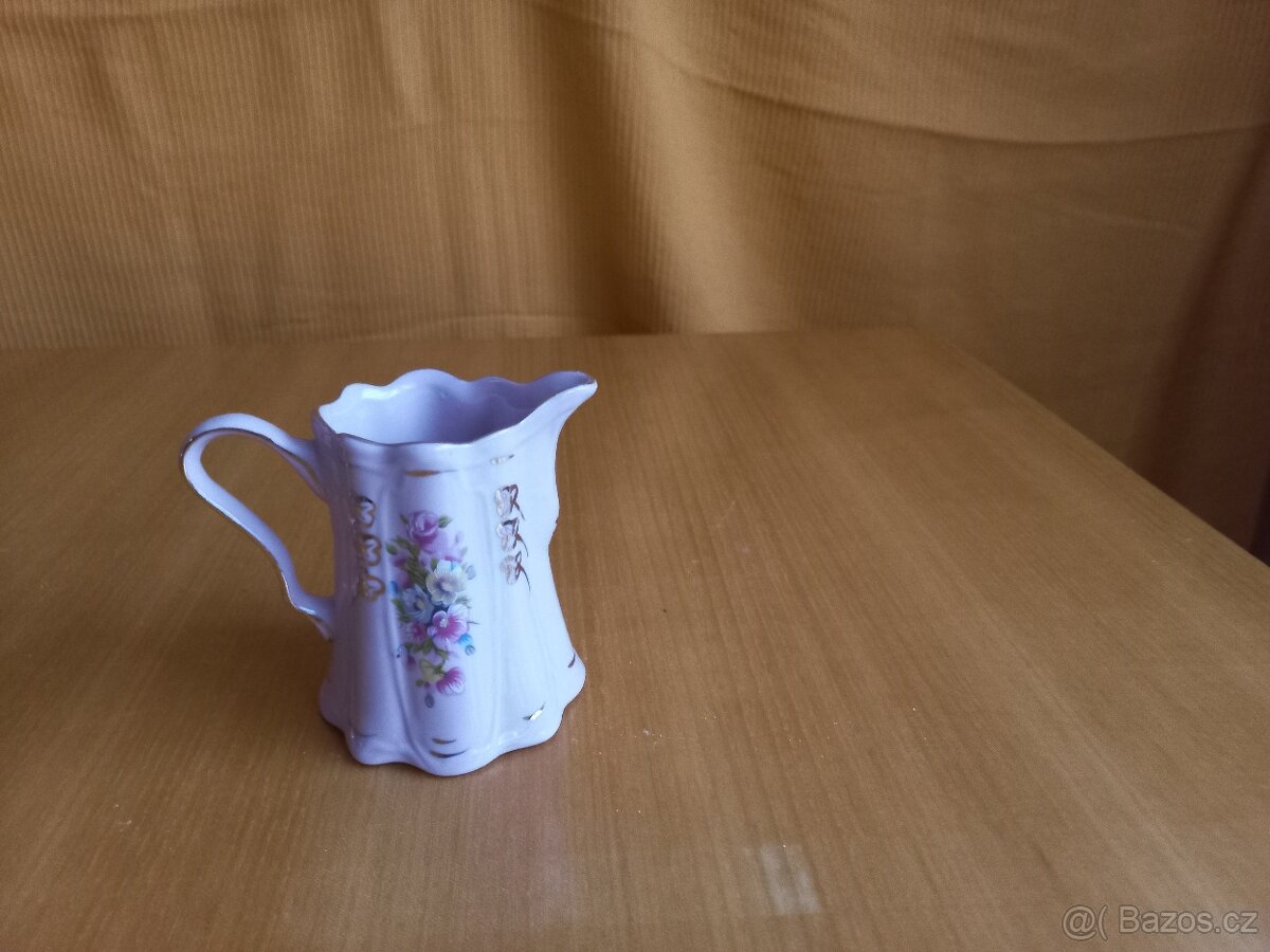 růžový porcelán