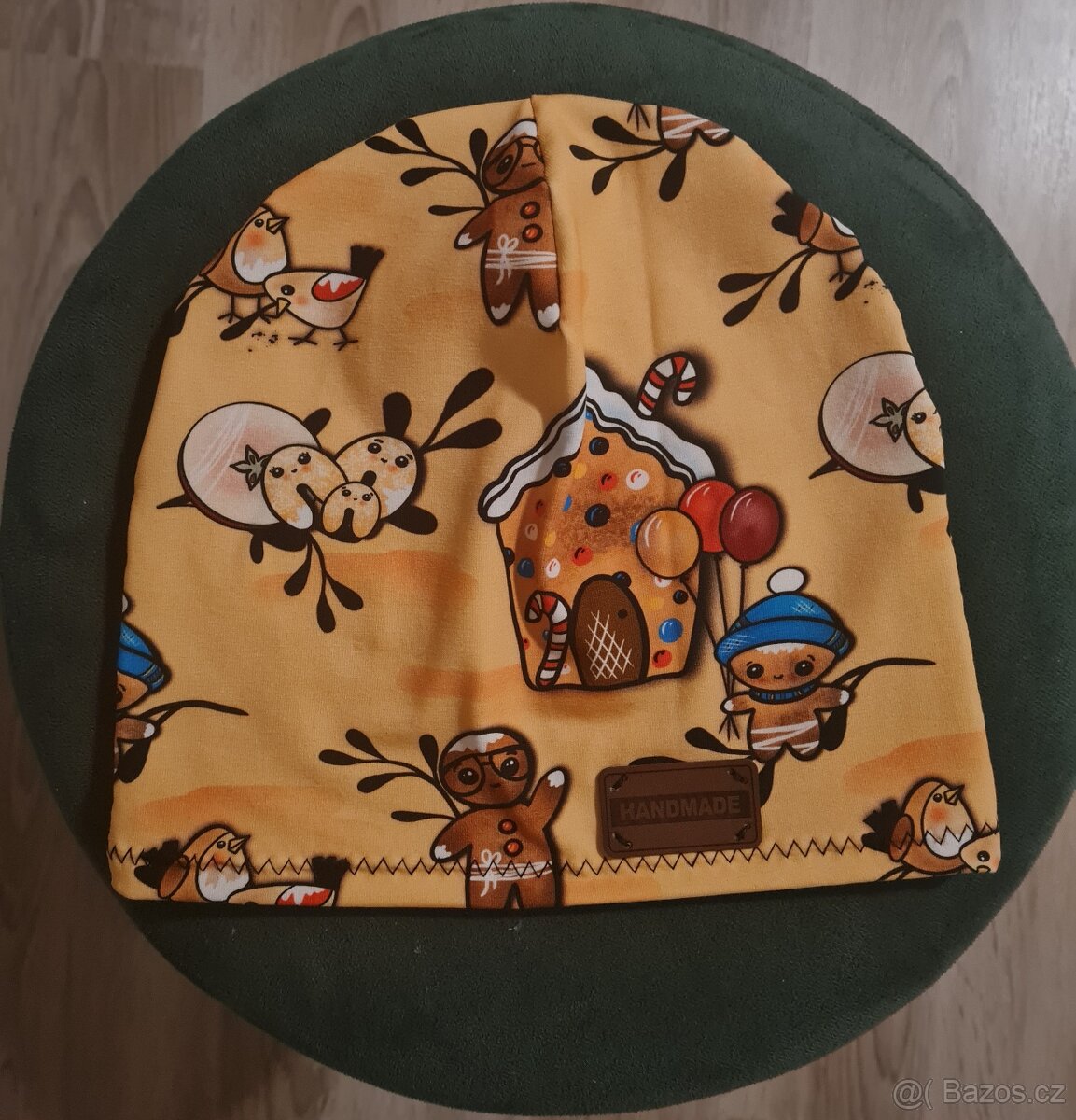 Handmade cepice pernicky