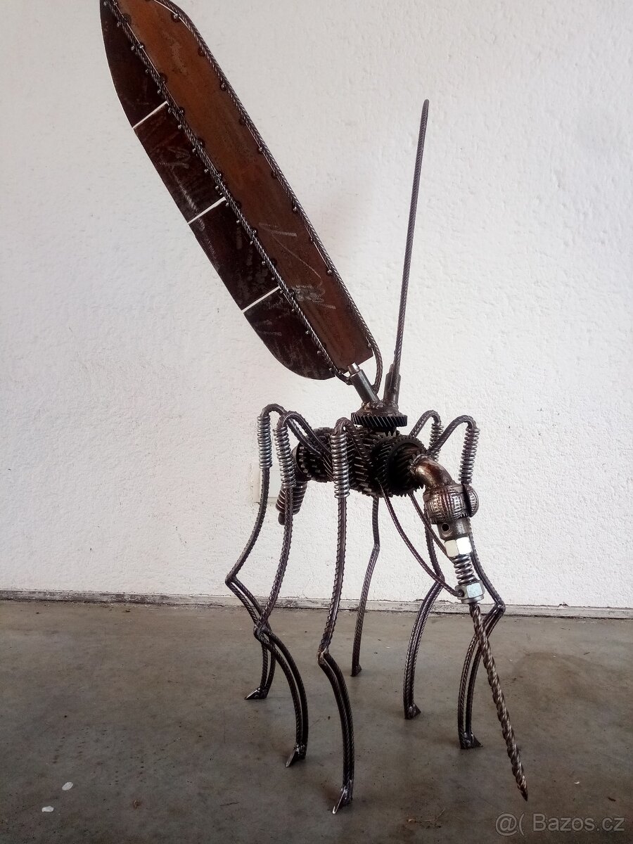 Kovová socha - Komár (prodej/pronájem)