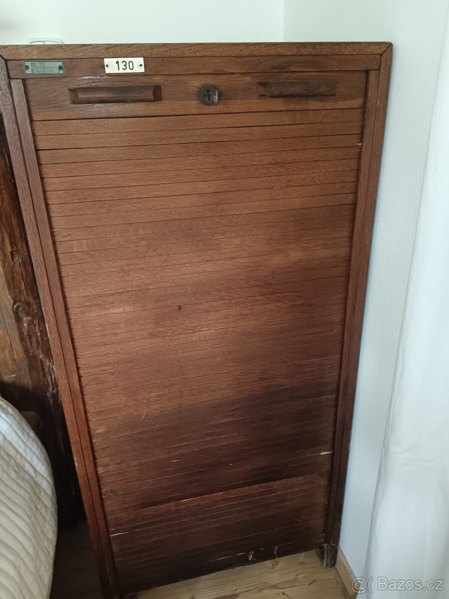 Stará roletová skříň