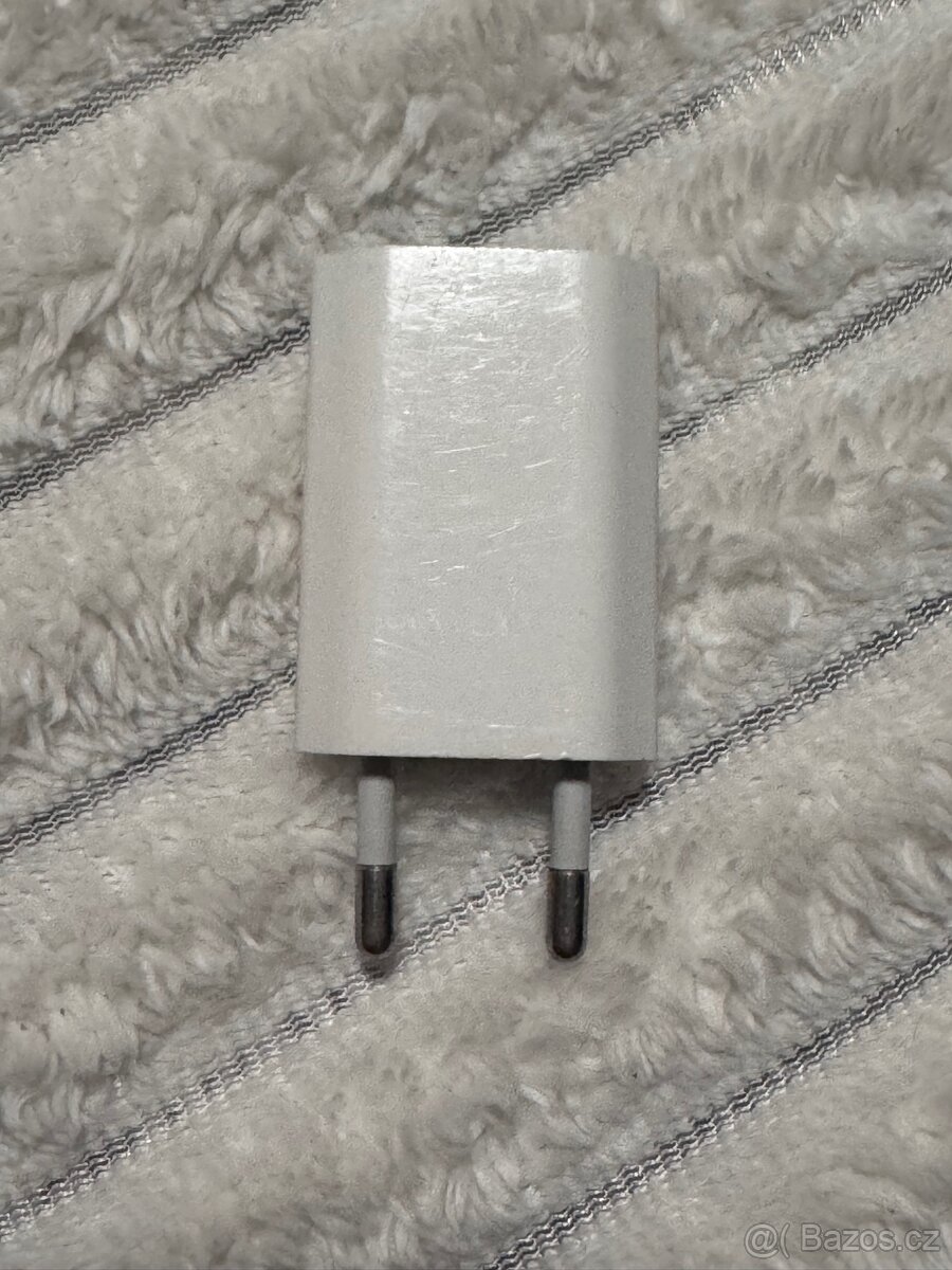 USB nabíječka do zásuvky – bílá