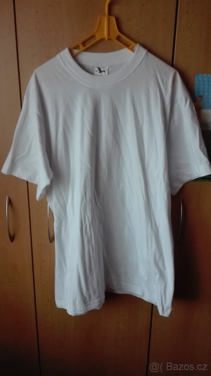 Čistě bílé tričko
