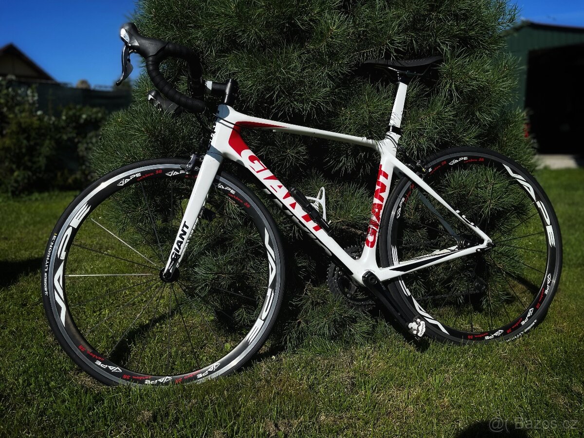 Silniční kolo giant
