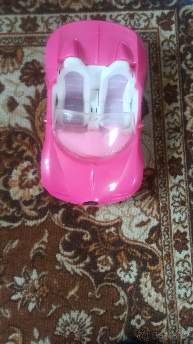 Růžové auto pro panenky barbie