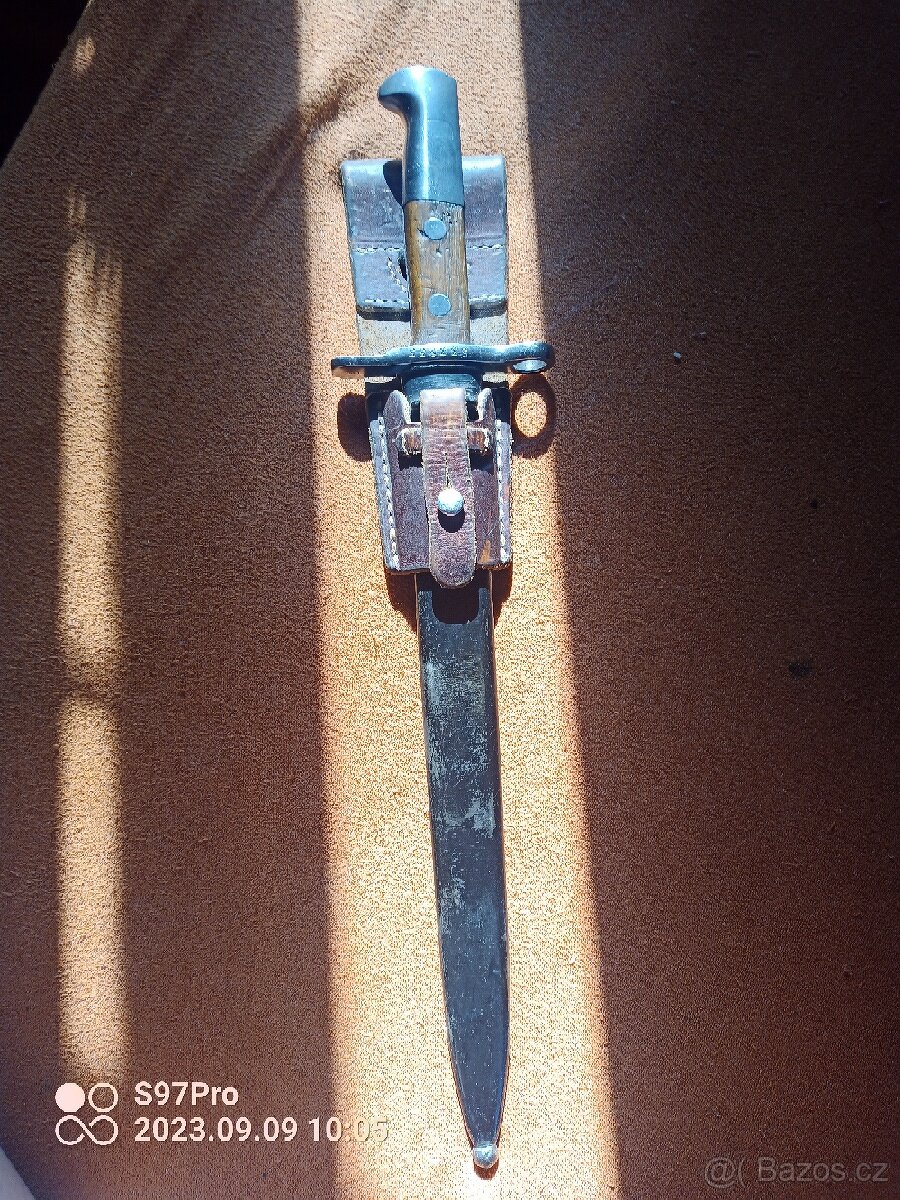 Švícarský bajonet K 31 v top sběratelském stavu.