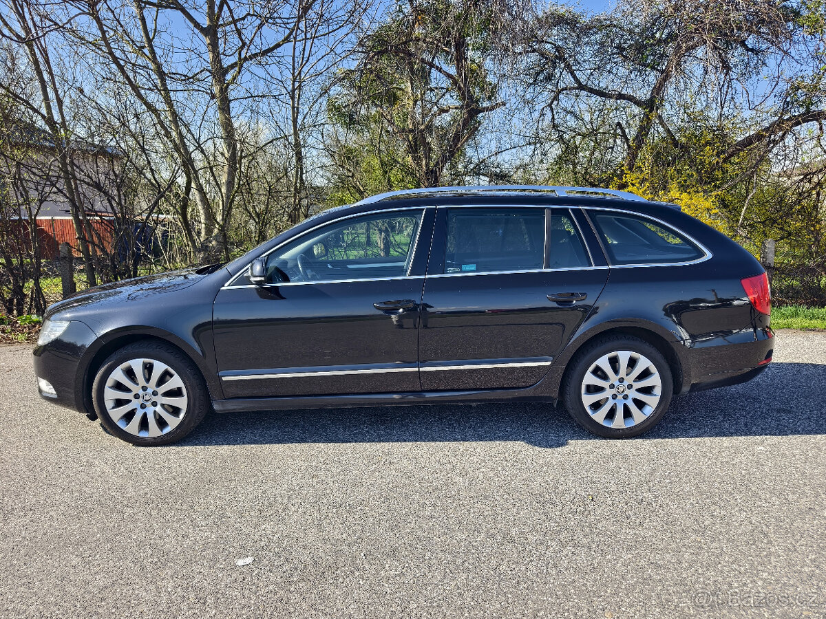 Škoda Superb 2.0 TDI, 103 kW elegance kombi, černá metalíza