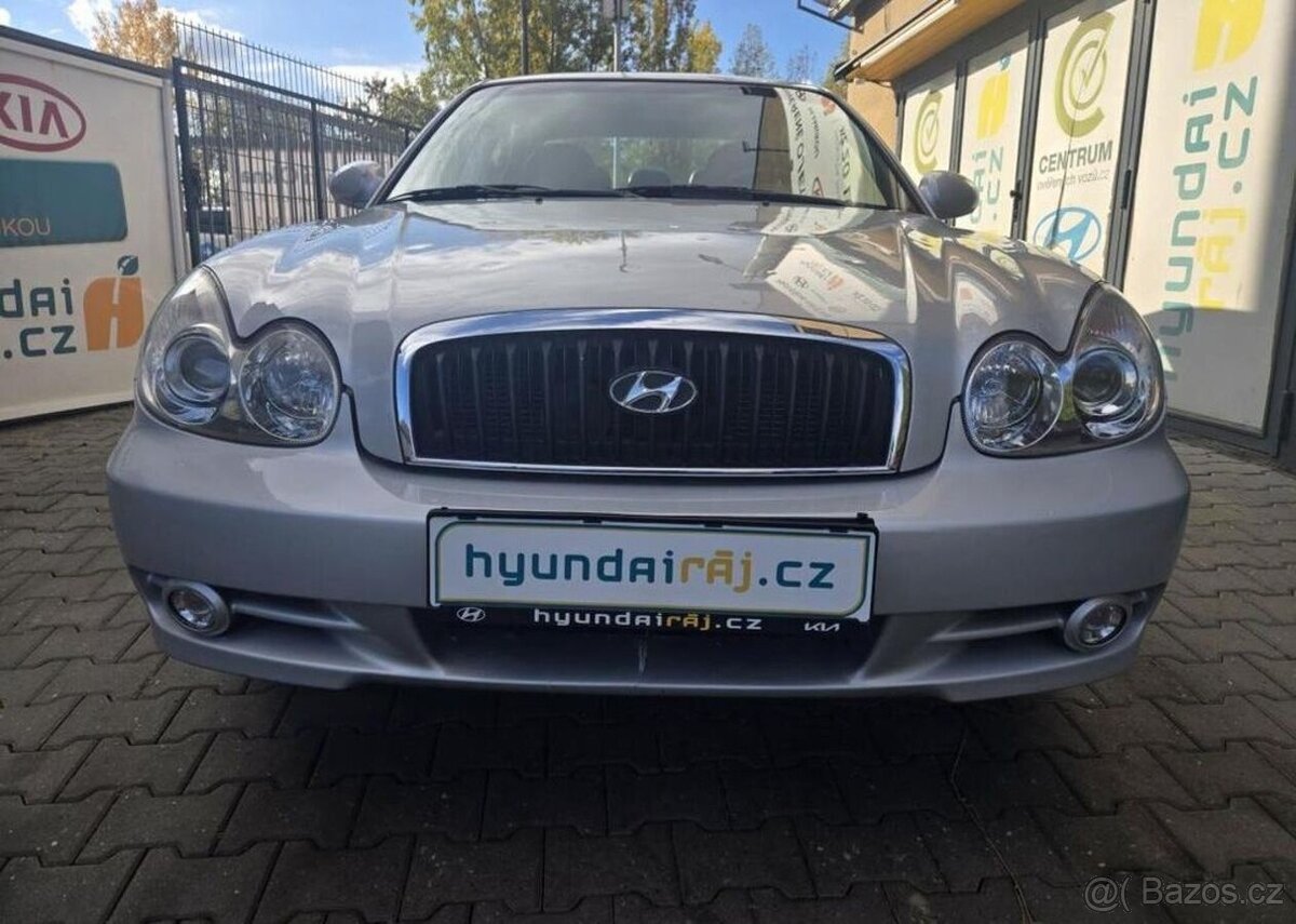 Hyundai Sonata 2.0-po kroupách,jinak TOP stav