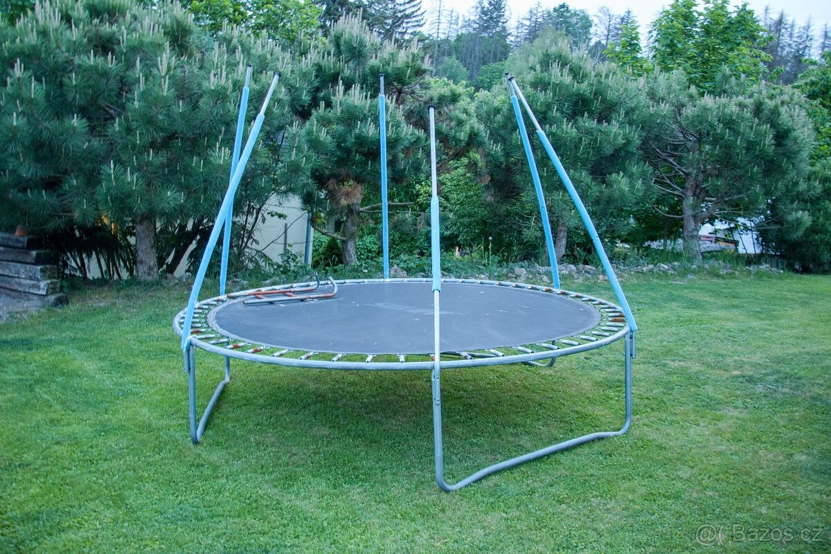 Trampolína